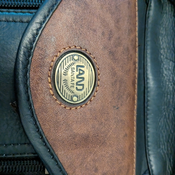 LAND Genuine Leather Cross Body handbag, organizer, lots of pockets - Picture 3 of 14